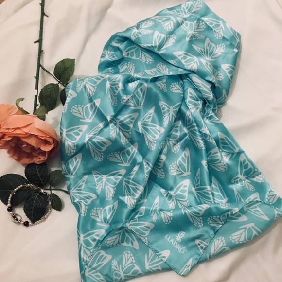 Lladró Silk Collectors Society Scarf NWOB - Picture 2 of 5